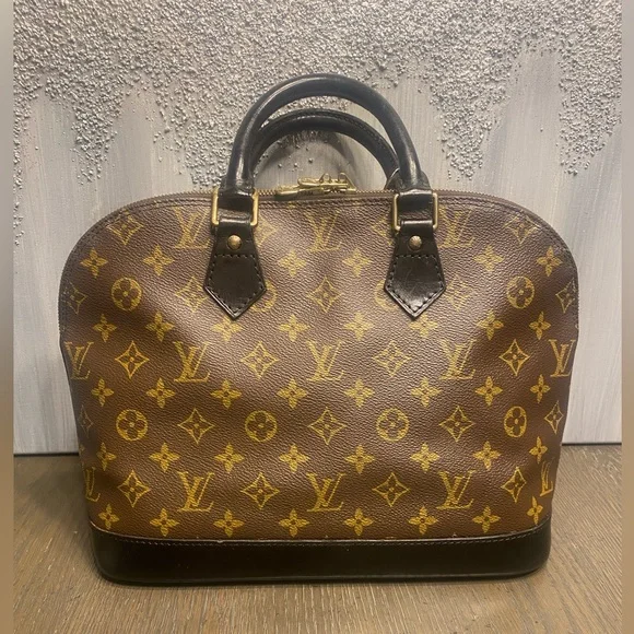 Louis Vuitton Monogram Alma PM (VI0946)        12.6 X 9.8 X 6.3 inch deep - Picture 3 of 15